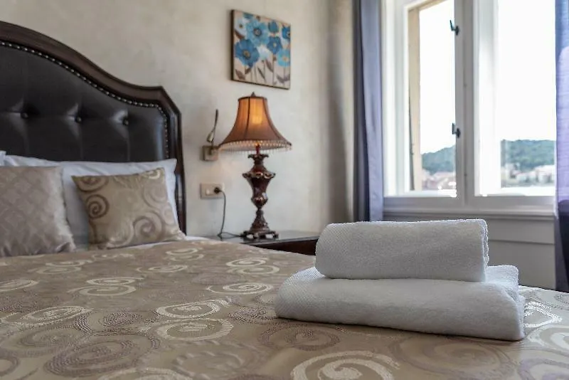 Metropole Luxury Rooms Split Bed & Breakfast