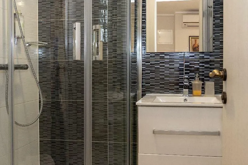 Metropole Luxury Rooms Split Bed & Breakfast